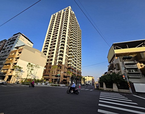 苓雅全新1+1房一廳~含管可租補!皇普摩天100 - Image 12