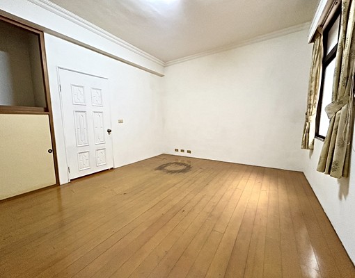 ⭐️南屯近美術館⭐️稀有大空間車庫透天⭐️可寵物⭐️ - Image 8