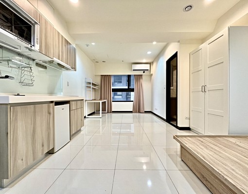 新潤翡麗套房車含管車22000 - Image 1