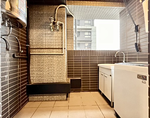 新潤翡麗套房車含管車22000 - Image 6