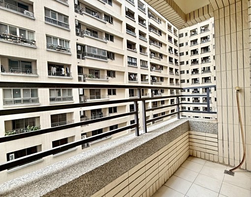 格局方正✨採光三房兩廳✨戶數單純✨平車✨黃金地段✨大坪數 - Image 3