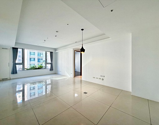 烏日地標✨精裝大三房✨更衣間✨社區唯一釋出 - Image 1