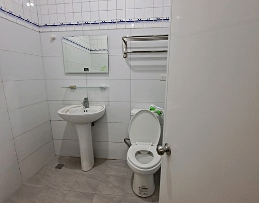 延平路1段透天1至3樓1樓可停車 - Image 7