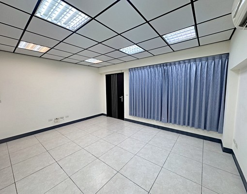 可寵|近交流道|社區型透天|門前雙車位 - Image 1