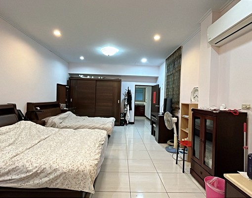 靠逢甲商圈,整層樓,超大坪數,配備齊全,獨立出入口,獨洗獨晒 - 591租屋網 - Image 1