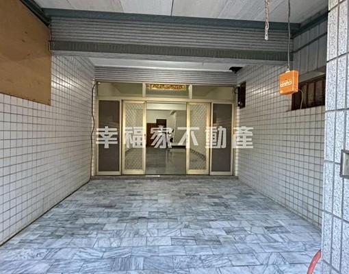 ★奐蝶陪您租房趣★大港國小旁優質車庫透天【可租補、入戶籍】 - Image 2