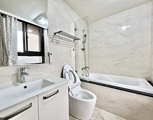 大三房屋內乾淨明亮💯可租補戶籍💯社區車位好租 - Image 6