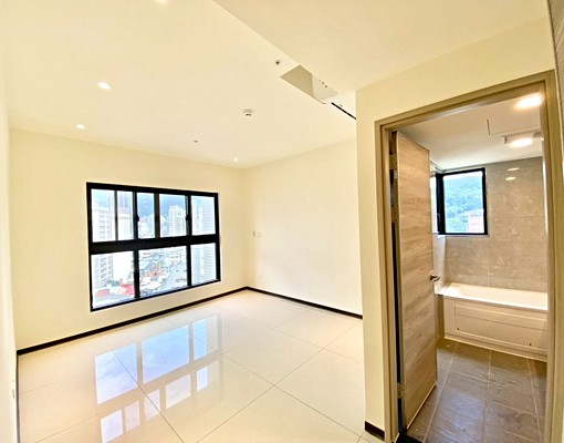 全新富域大三房+車位,前後大陽台 - Image 9