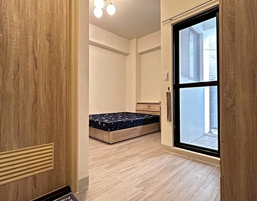 全新電梯別墅套房近楊寶寶蒸餃總店可租補 - Image 1