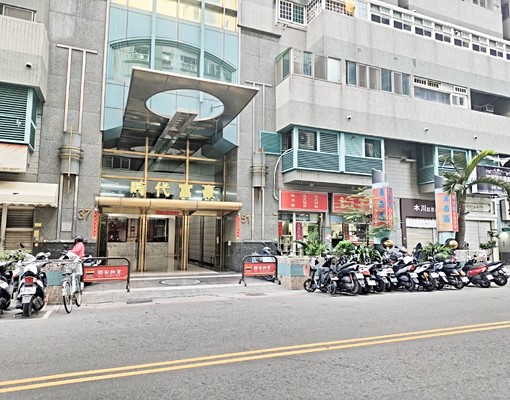 漢神巨蛋商圈採光大四房含管可租補 - Image 15