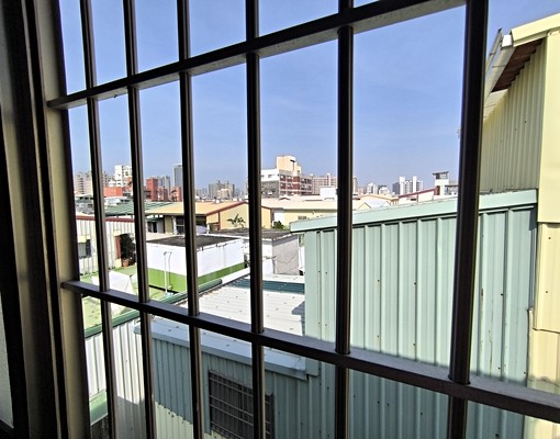 高雄凱旋三路機廠輕軌站旁開放空間獨立衛浴住家附地下室機車位 - 591租屋網 - Image 4