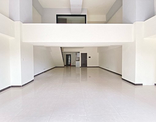 租金可談🔥👍稀有低租金👍人口密集店面 - Image 1