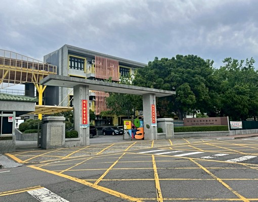 陽明學區精美金店面透天住家 - Image 1