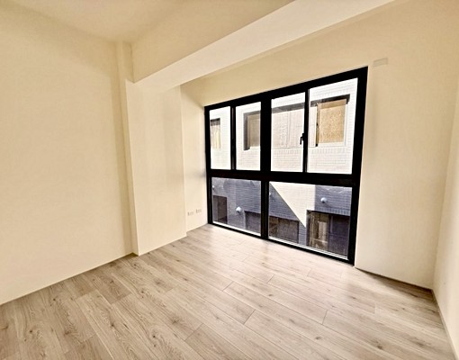 ✨新裝潢整棟透天✨稀有六房採光佳✅門前可放汽機車 - Image 9