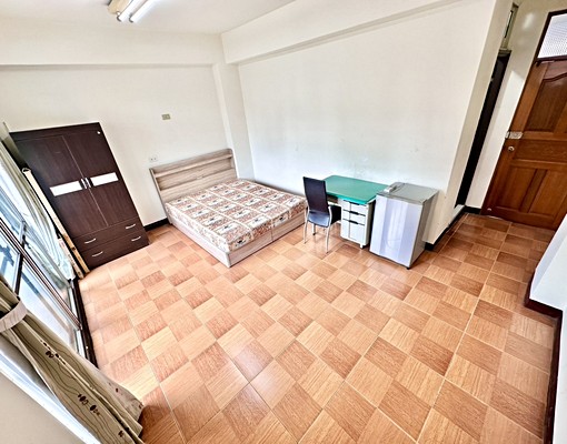 ☀️可租補✨超大間✨陽台獨洗曬✨衛浴開窗✨下樓楓康✨逢甲 - Image 3