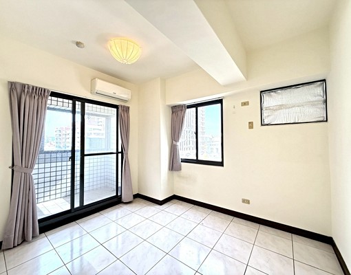 豐樂捷運站🎀文心秀泰正對面🎀三面採光室內31坪大三房🎀 - Image 12