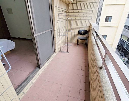 忠孝夜市❤️電梯❤️超佛價❤️陽台獨洗曬❤️可租補❤️中興大 - Image 7