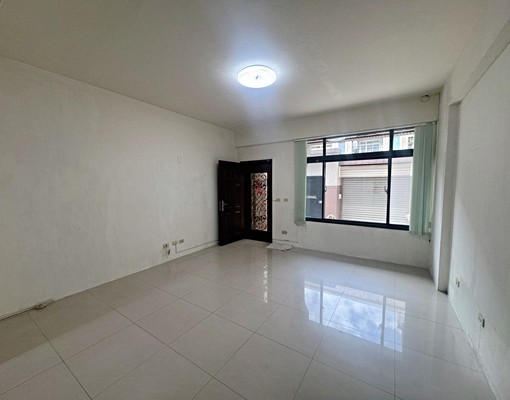 近68|可租補可報稅|整棟出租|家庭,公司合租|門前停車 - Image 1