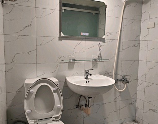 全新裝潢1樓套房(有廚房,可租補)。 - Image 5