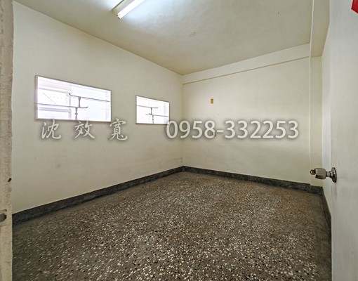 北屯前院停車🚗4房免管理費👋稀有透天鬧中取靜🏡家具可談 - Image 7