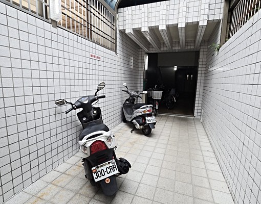 可租補報稅師大麗水電梯華廈4房前後大陽台有廚房雙衛浴 - Image 11