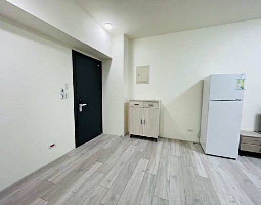 西屯逢甲一房一廳休旅車位可租補 - Image 5