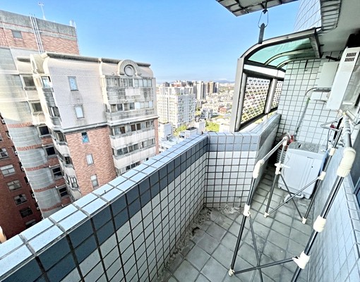 僑光科大♡三房兩廳♡可補助+入籍♡機上車位♡電梯管理員♡採光 - Image 11