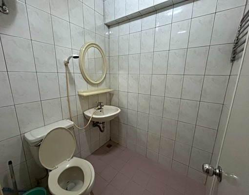 中華南路一段與大同路口附近套房家具家電全6500元 - Image 2