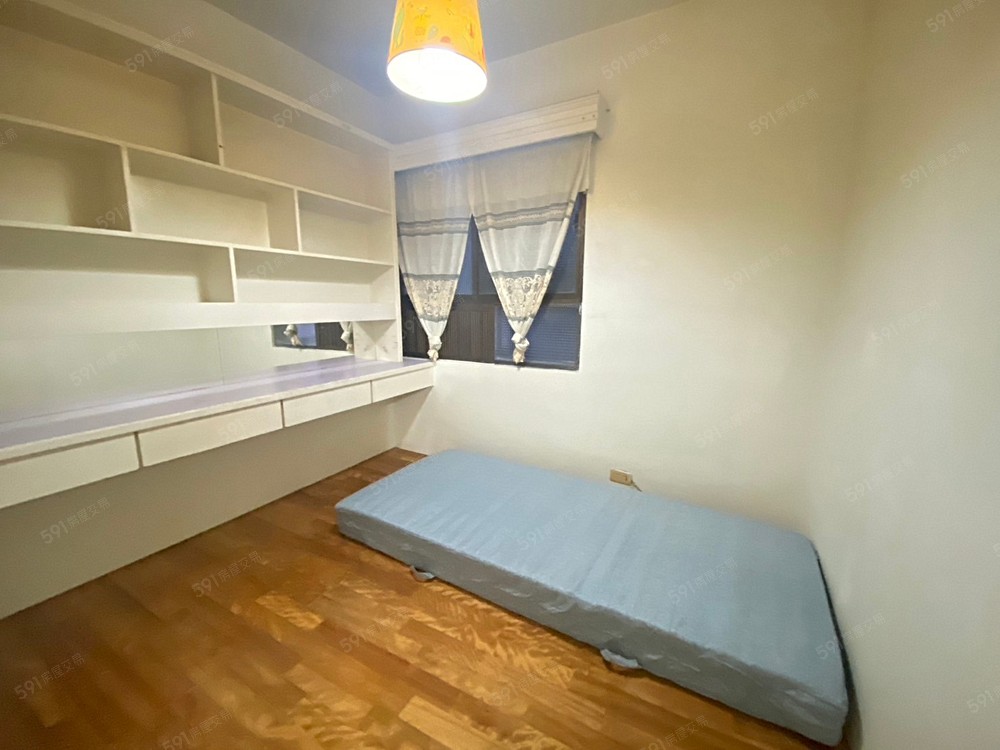 臥室2(壁櫃有書桌)+ikea床墊