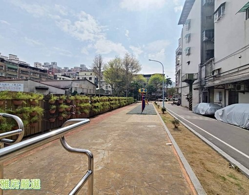 海山捷運二樓公寓~麥當勞、海山捷運、家樂福~才租8千5哪裡找 - Image 8