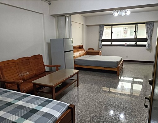 出租⛩️華勛整層出租⛩️華勛市場旁(另有一間雙人房可租) - Image 1