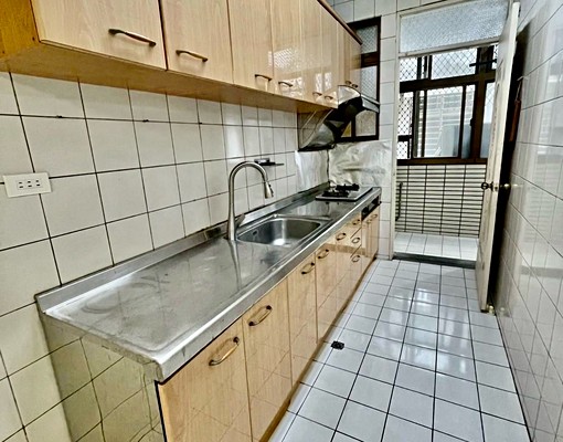 蘆洲永平美寓大三房捷運蘆洲站步行10分鐘(可租補) - Image 4