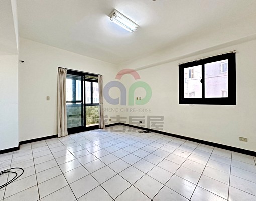 西屯路三段【台中陽明】超寬敞採光四房+車位,屋況優 - Image 9