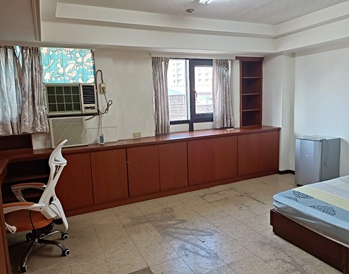 【可~短租】超大套房+網路+有飲水機 - Image 1