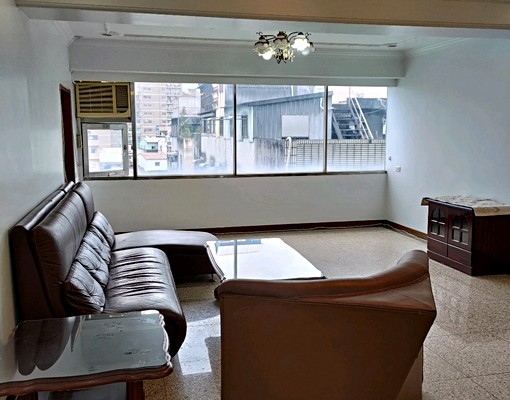 正市區商圈老街運動中心銀行麥當勞 - Image 2