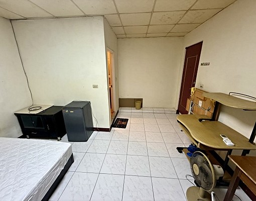 近中壢市中心.火車站旁.透天網路便宜套房 - Image 4