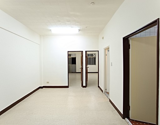 劍潭捷運💯採光電梯兩房/天然瓦斯/陽台/垃圾代收 - Image 1