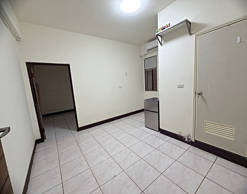 V..可雙租補..大套房有獨立客廳..大陽台 - Image 5