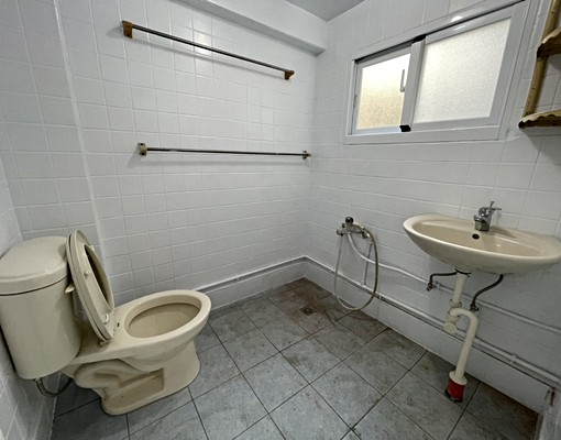 橋頭省道市場對面金店面*重新整理*整棟出租 - Image 9