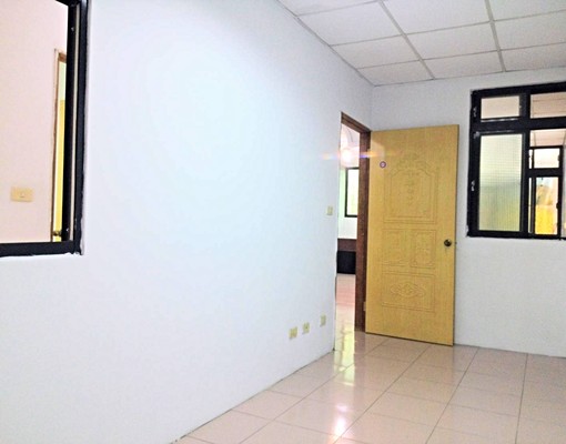 28坪室內大空間,房屋三面採光,三房二廳,二套衛浴、一陽台 - Image 7