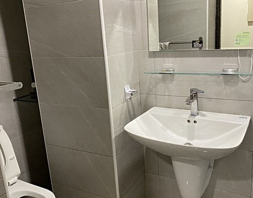 光明六路縣府正對面採光套房(屋主自租) - Image 4