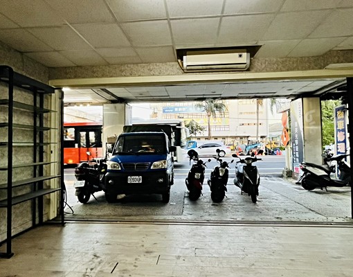 正介壽路大面寬一樓~中華電信正對面~可當店面 - Image 4