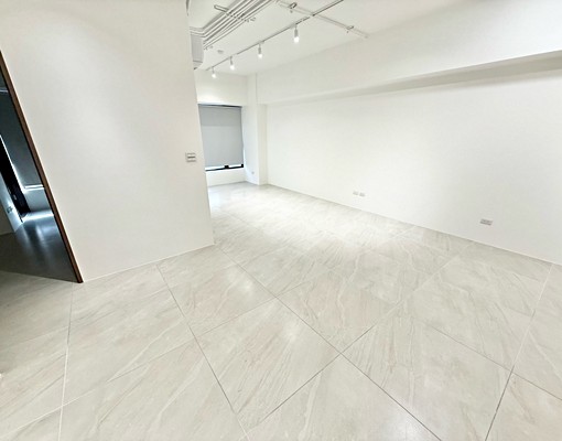 北車，全新裝潢，大樓管，平面車位，可報稅，可戶籍 - Image 4