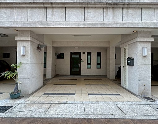 御墅家大面寬雙車位4層樓透天可寵物可租補 - Image 2