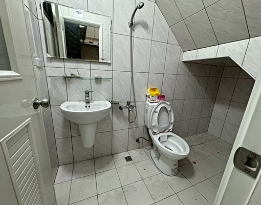 御墅家大面寬雙車位4層樓透天可寵物可租補 - Image 9