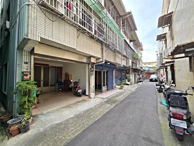 頭家厝車站臨活路@低總價大樓價買透天@屋主誠意出售@地點超好