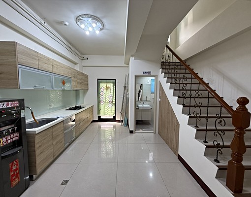 市中心5+1房車庫透天★68快速★屋齡新 - Image 2