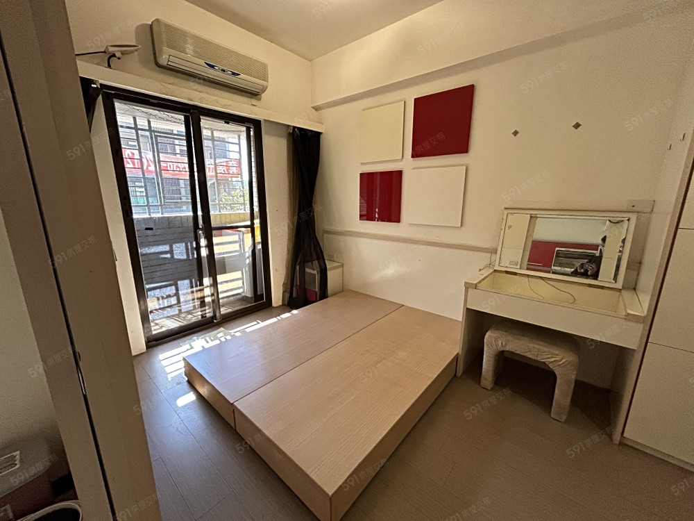 臥室(梳妝台、衣櫃)