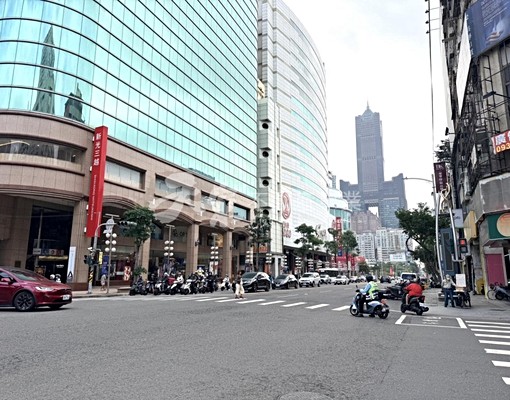 三多捷運新光三越【三多三星】漂亮大套房附家電 - Image 12