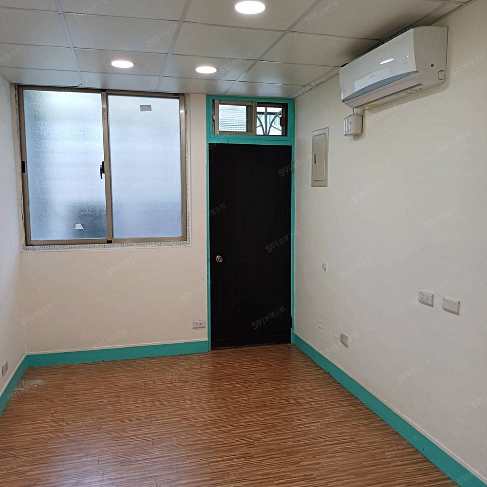 最外主臥室含陽台,面向研究院路